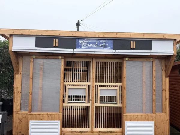 Advance Pent Pigeon Loft with internal doors and ventilation—good airflow is key to bird health.