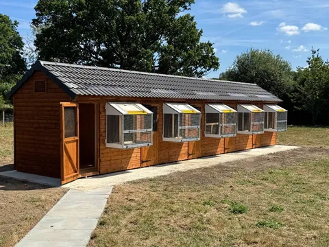 Aluminium Trap Apex Pigeon Loft with removable traps, residential garden UK